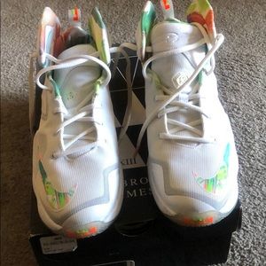 Lebron James XIII (GS) size 7y